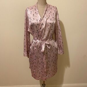 Pink Satin Robe with Pattern Morgan Taylor